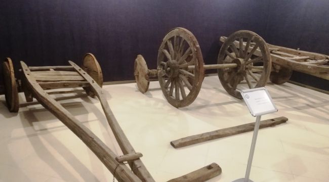 İçeriye giren, "Nereden nereye" diyerek dışarıya çıkıyor