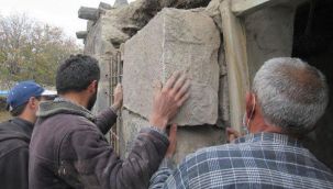 Interpol arıyordu! 3300 yıllık yazıt duvardan çıktı