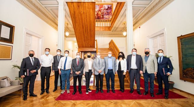 İzmir Büyükşehir'den "eşit işe eşit ücret" protokolü