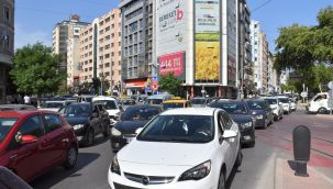 İzmir'de trafikte araç yumağı! 17 günlük kapanmada neden yapmadınız