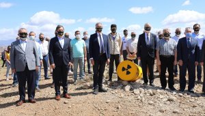 İzmir'de 14 yıldır temizlenmeyen nükleer atıklar için "duran adam" eylemi