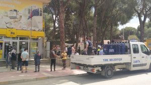 PTT önünde kalabalığa bariyerli önlem