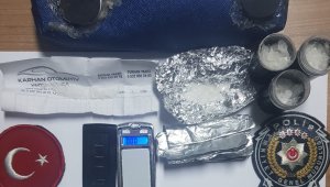 İzmir'de uyuşturucu satıcısının yöntemi polisi bile şaşırttı