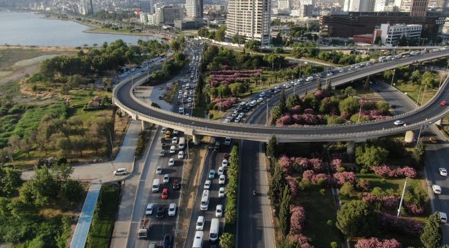 İzmir'in trafiği yine gündemde: Bitmeyen çile