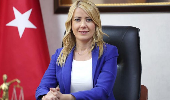 Kadın başkandan esnafa 1.200 lira destek