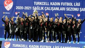 Kadınlar Ligi şampiyonu Beşiktaş kupasını aldı
