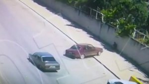 Kaldırımda gelen ölüm kameraya yansıdı