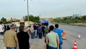 Kalkan tozdan bıkan mahalleli yolu kapattı