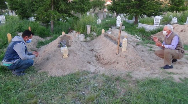 Karı-koca bir gün arayla Covid-19'a yenik düştüler