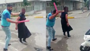 Karısını taciz ettiği iddiasıyla etek giydirip gezdirdi