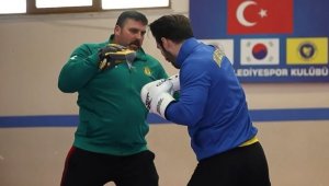 Kick Boks antrenörü korona virüse yenik düştü