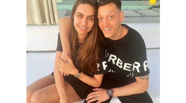 Kollarındaki saatlerin değeri 10 milyon lira