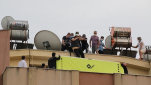 Koronadan ölen babasının acısına dayanamadı