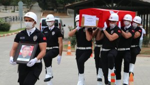 Koruma polisi kalbine yenildi