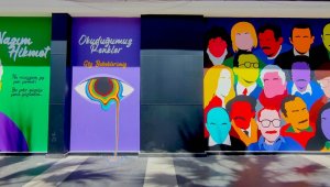 Kuşadası'nın sokaklarında sanat var