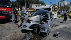 Menemen'de feci kaza: 1'i ağır 4 yaralı