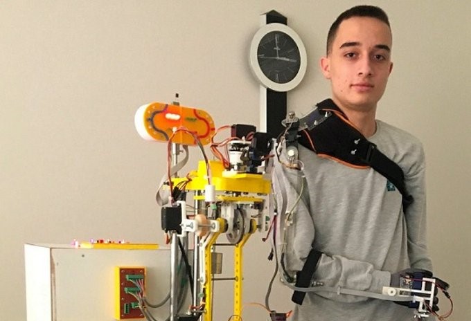 Mobil robot kol projesiyle dünya birincisi oldu