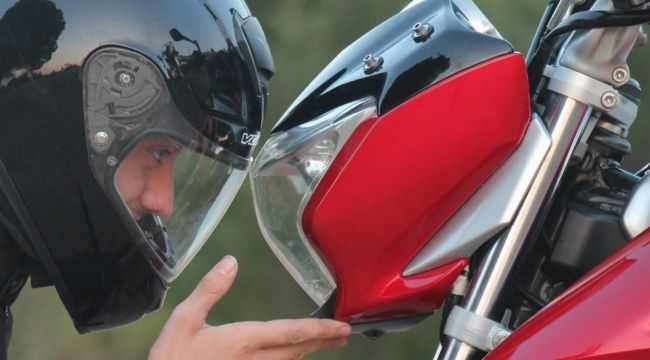 Motosiklet tutkunu genç intihar etti 
