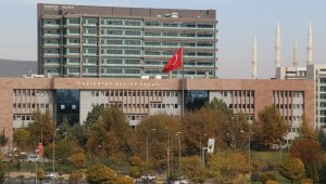 Öpücüğün rüşvet sayıldığı davada polise hapis cezası