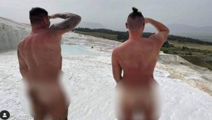 Pamukkale'de çıplak poza tepki