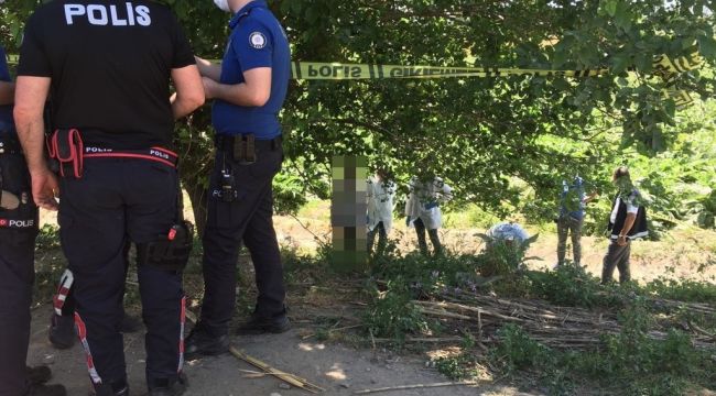 Polis, ağaca asılı halde buldu