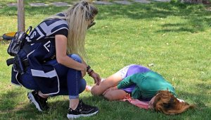 Polis uyandırmak için uzun süre uğraştı