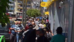 PTT şubesi önünde uzun kuyruk: "Korkumdan kuyruktan geri çıktım"