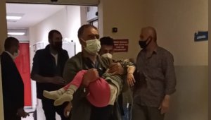 Sokakta buldukları ilaçları içen ikizler hastanelik oldu