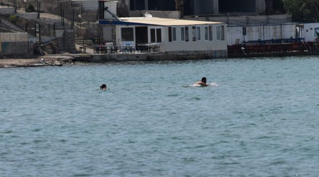 Urla'da tenha yerlerde denizin keyfini yaşadılar