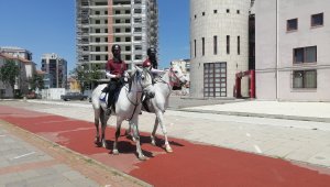 Uşak'ta denetimlere atlı polisler katıldı