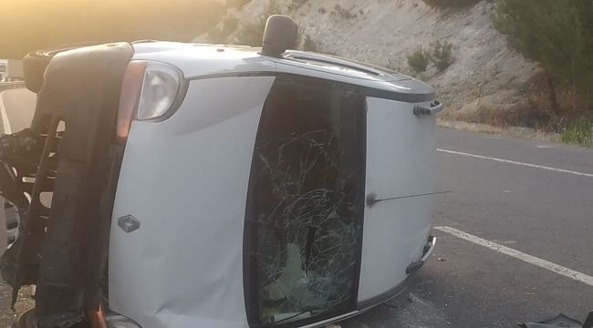 Uşak'ta kontrolden çıkan yan yattı: 4 yaralı