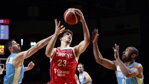 12 Dev Adam galibiyetle başladı