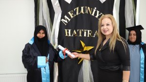 75 yaşında okuma yazma öğrenen Ayten nine mezun oldu