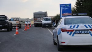 Anne kız hayatını kaybetti, baba ve oğulları yaşam savaşı veriyor