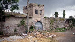 Atatürk'ün harf inkılabı için ziyaret ettiği han, ahır olarak kullanılıyor