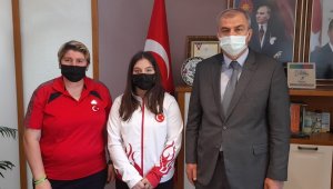 Aydınlı Burcu'dan Avrupa ve Türkiye rekoru