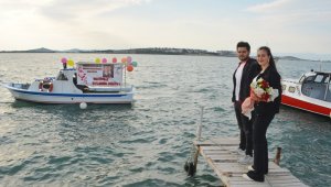 Ayvalık'ta zor şartlarda evlilik teklifi