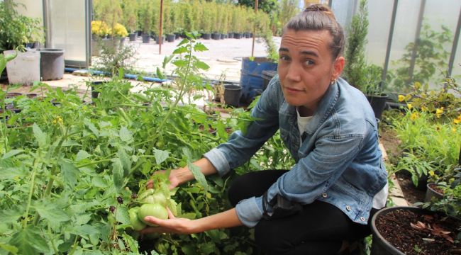Baba kız, ata tohumunu koruyor