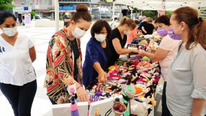 Balçovalı kadınların el emeği göz nuru ürünleri satışa çıktı