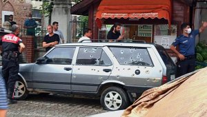 Balkondan kurşun yağdırdı