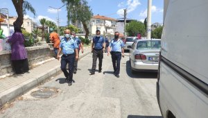 Bayraklı zabıtası pazaryerleri çevresinde denetim yaptı