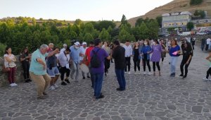 Bin yıllık köprüde tarihi halay