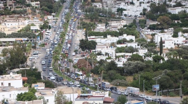 Bodrum'da trafik çilesi erken başladı