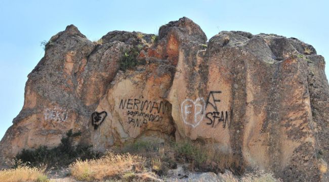 Bu da oldu! Peribacalarını spreyle boyadılar