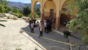 Camide kafasından vurulmuş halde bulundu