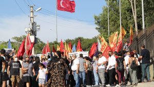 Deniz Poyraz'ın cenazesinde kısa süreli gerginlik