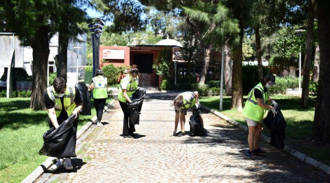 Derslerini temizlik hareketine dönüştürdüler