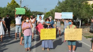Dikili'ye belediyeye tepki! Halk "yol" eylemi yaptı
