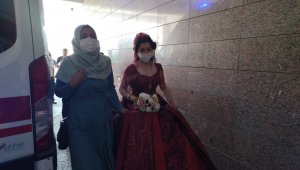 Düğünü bırakıp gelinliğiyle hastaneye koştu