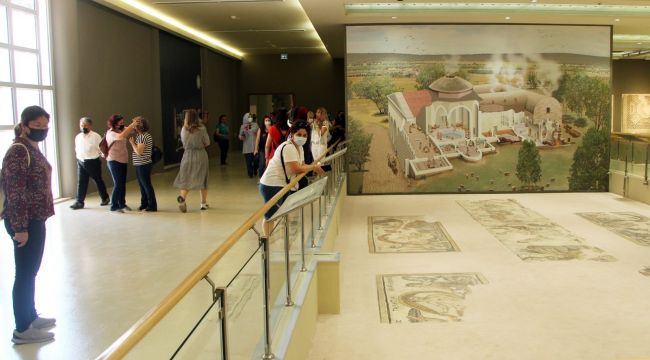 Dünyanın en büyük müzesi ziyaretçilerini bekliyor